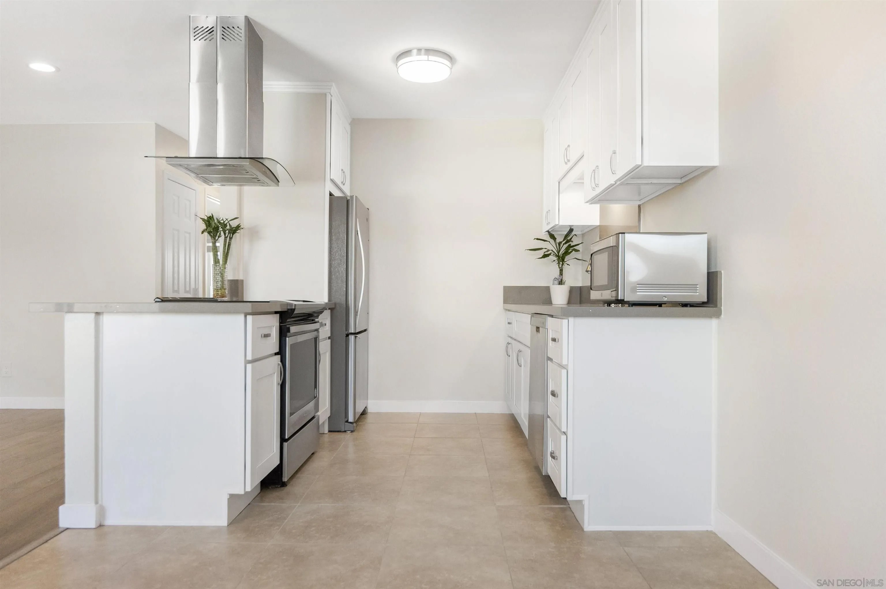 9504 Carroll Canyon Rd 202