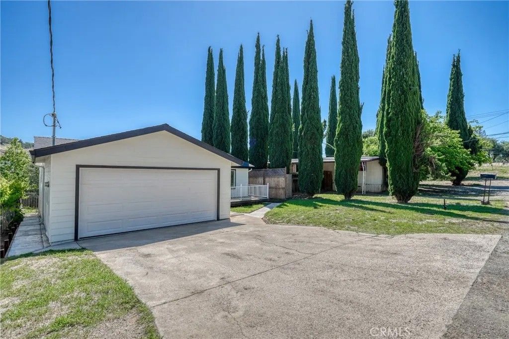 Photo of 3976 Leonore Ave, Clearlake, CA 95422 (MLS # LC26095369)