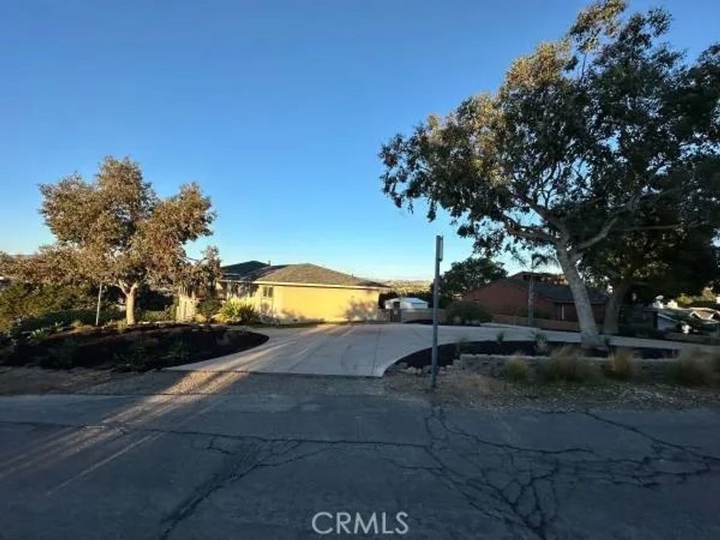 Photo of 1566 Hillcrest Dr, Arroyo Grande, CA 93420 (MLS # PI25281160)