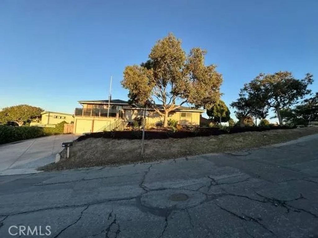 Photo of 1566 Hillcrest Dr, Arroyo Grande, CA 93420 (MLS # PI25281160)