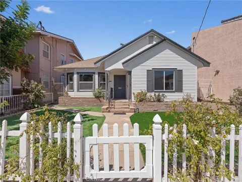 658 W 7th St, San Pedro, CA 90731 - #: SB26197985
