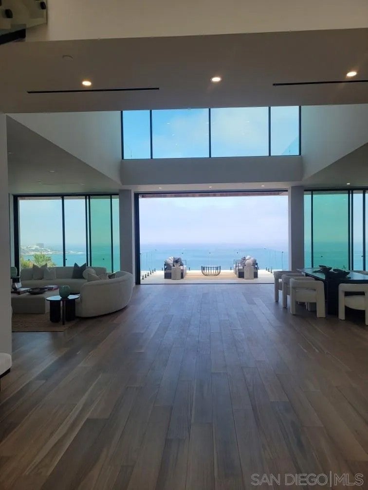 8421 Whale Watch Way