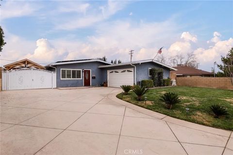 Photo of 38841 Foxholm Drive, Palmdale, CA 93551 (MLS # SR26031218)