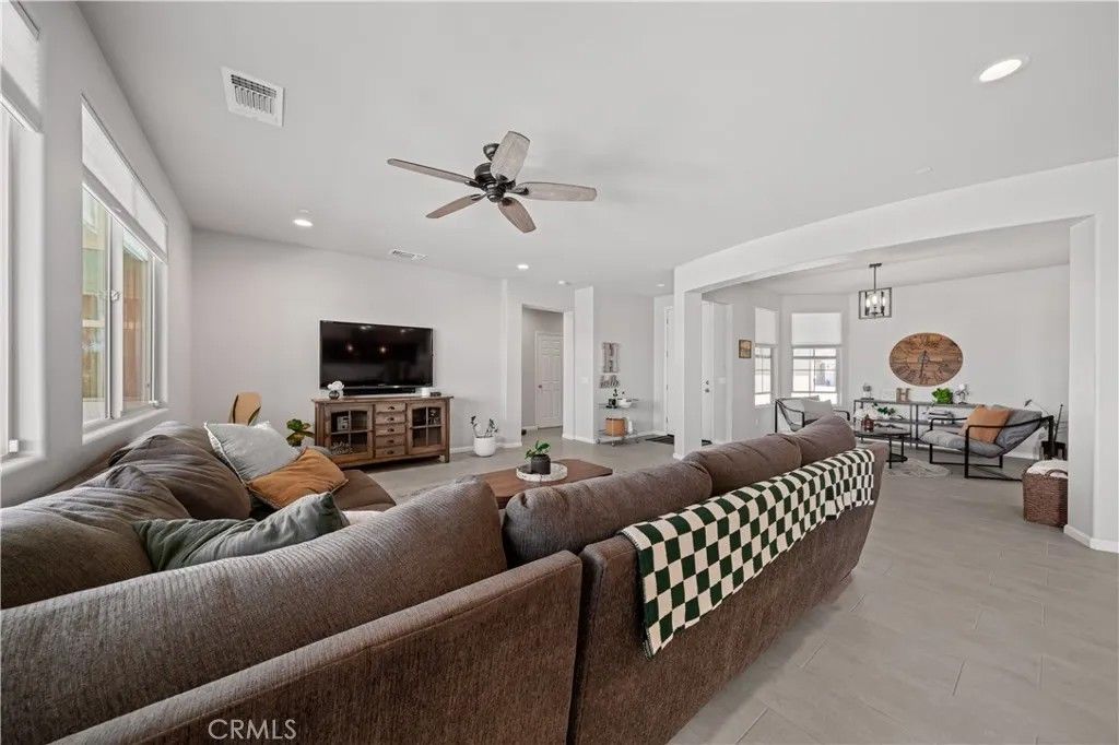Photo of 227 Hammersmith DR, Bakersfield, CA 93314 (MLS # NS26096098)