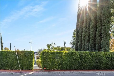 Tiny photo for 5306 Norwich Avenue, Sherman Oaks, CA 91411 (MLS # SR25250609)