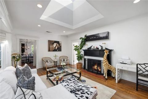 Tiny photo for 5306 Norwich Avenue, Sherman Oaks, CA 91411 (MLS # SR25250609)