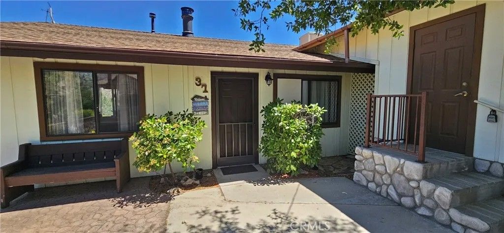 Photo of 37 Oak Pl, Kernville, CA 93238 (MLS # GD26025566)