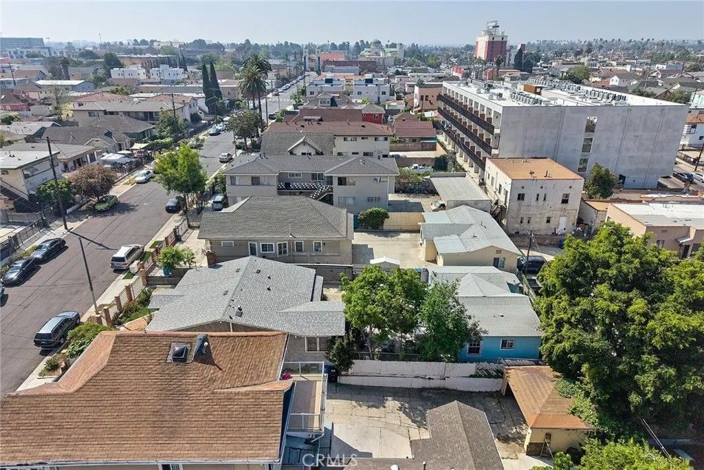 Photo of 1115 S Mariposa Avenue, Los Angeles, CA 90006 (MLS # PW26078288)