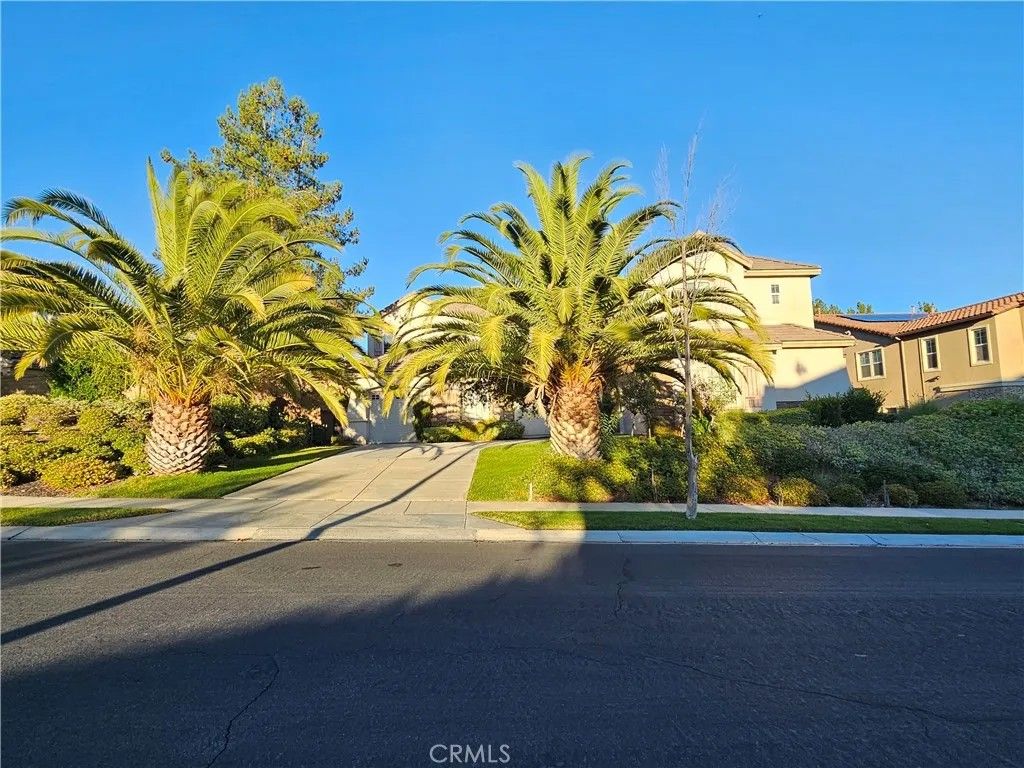 Photo of 21892 Thimbleberry Court, Corona, CA 92883 (MLS # TR25267611)