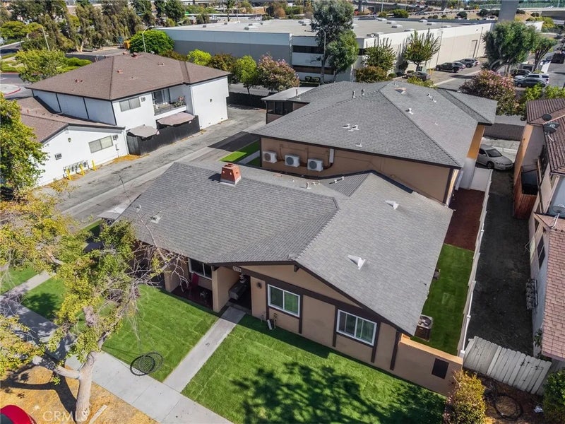 2552 E Terrace