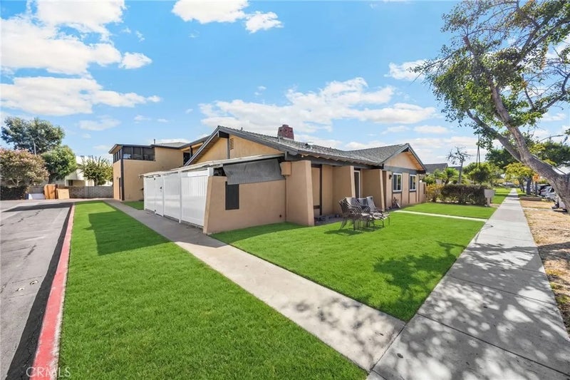 2552 E Terrace
