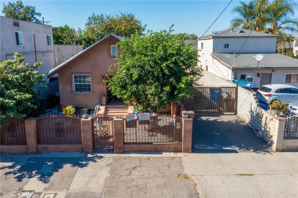 Photo of 5307 Compton Avenue, Los Angeles, CA 90011 (MLS # SR25252552)