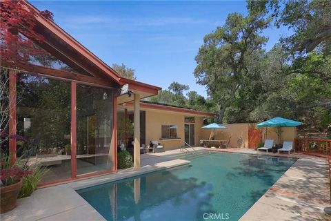 Tiny photo for 3951 Vanalden Ave, Tarzana, CA 91356 (MLS # SR25231904)