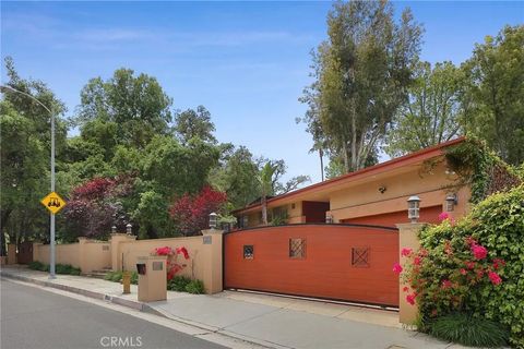 Tiny photo for 3951 Vanalden Ave, Tarzana, CA 91356 (MLS # SR25231904)