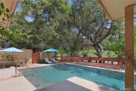 Tiny photo for 3951 Vanalden Ave, Tarzana, CA 91356 (MLS # SR25231904)