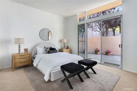 Tiny photo for 3951 Vanalden Ave, Tarzana, CA 91356 (MLS # SR25231904)