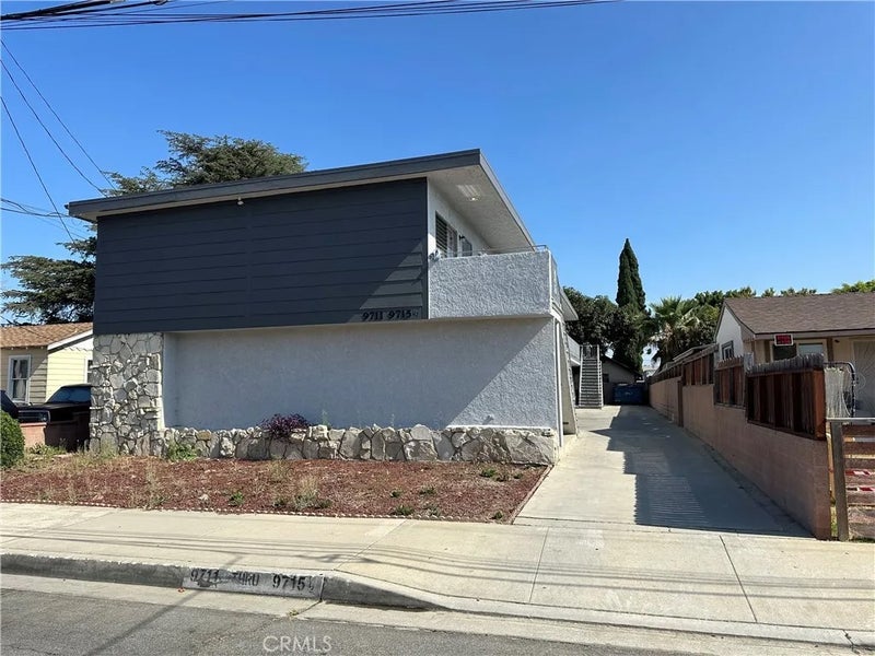 9711 Laurel