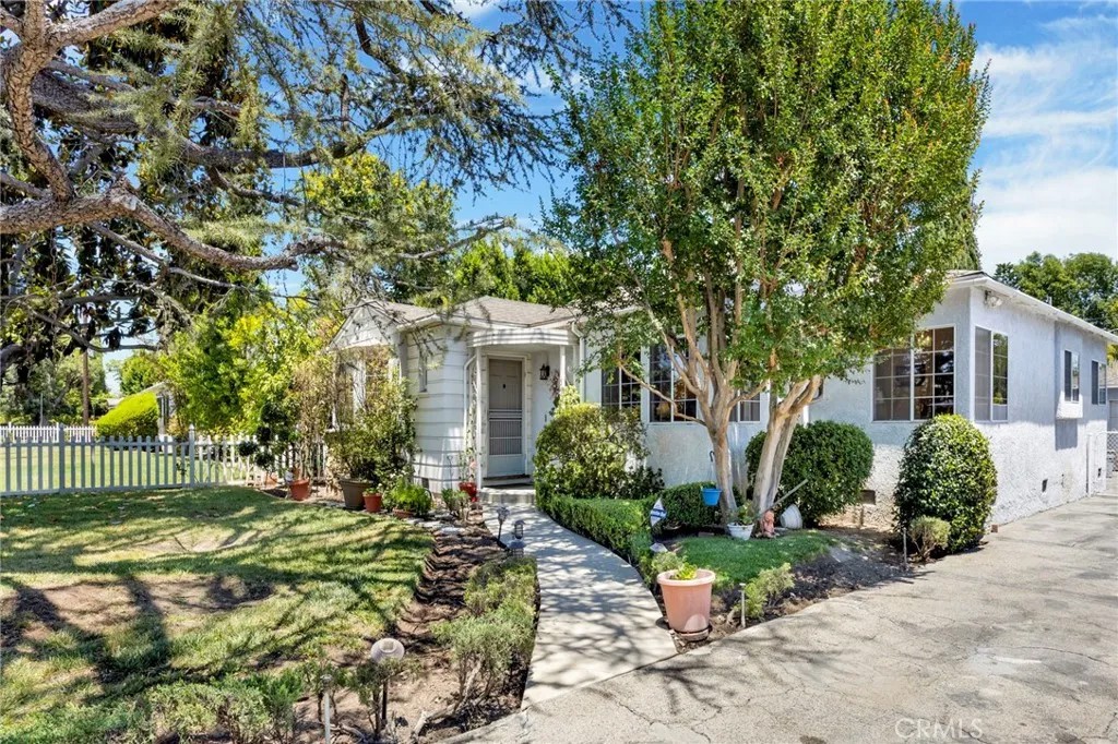 5438 Radford Avenue