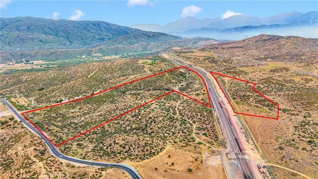 Photo of 4550 Summit Valley, Hesperia, CA 92345 (MLS # HD26025087)