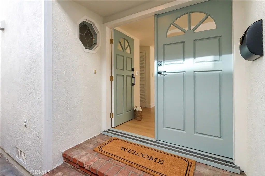 Photo of 1504 N Poinsettia Ave, Manhattan Beach, CA 90266 (MLS # SB26014462)