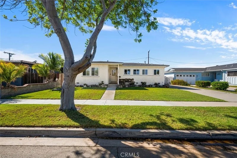 7889 La Casa Way