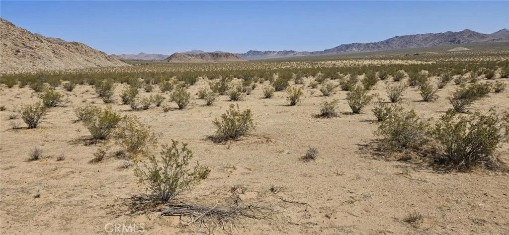 Photo of 800 Brucite St, Lucerne Valley, CA 92356 (MLS # HD25278688)