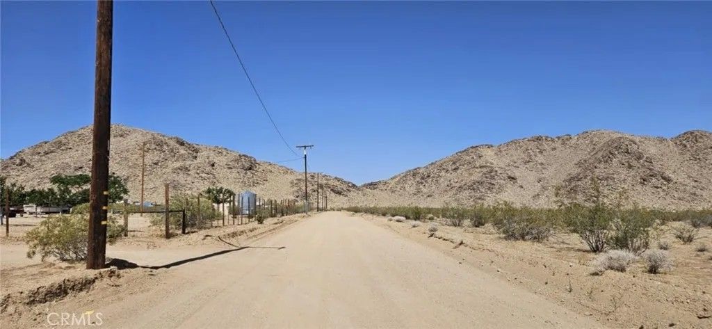 Photo of 800 Brucite St, Lucerne Valley, CA 92356 (MLS # HD25278688)