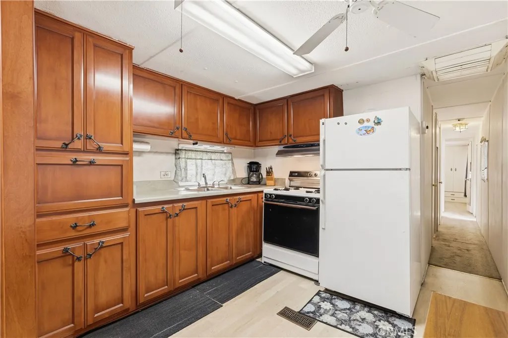 10711 Sherman Grove 9