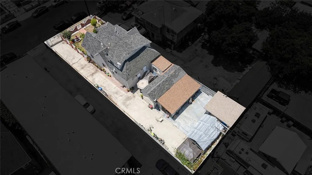 221 E 25th