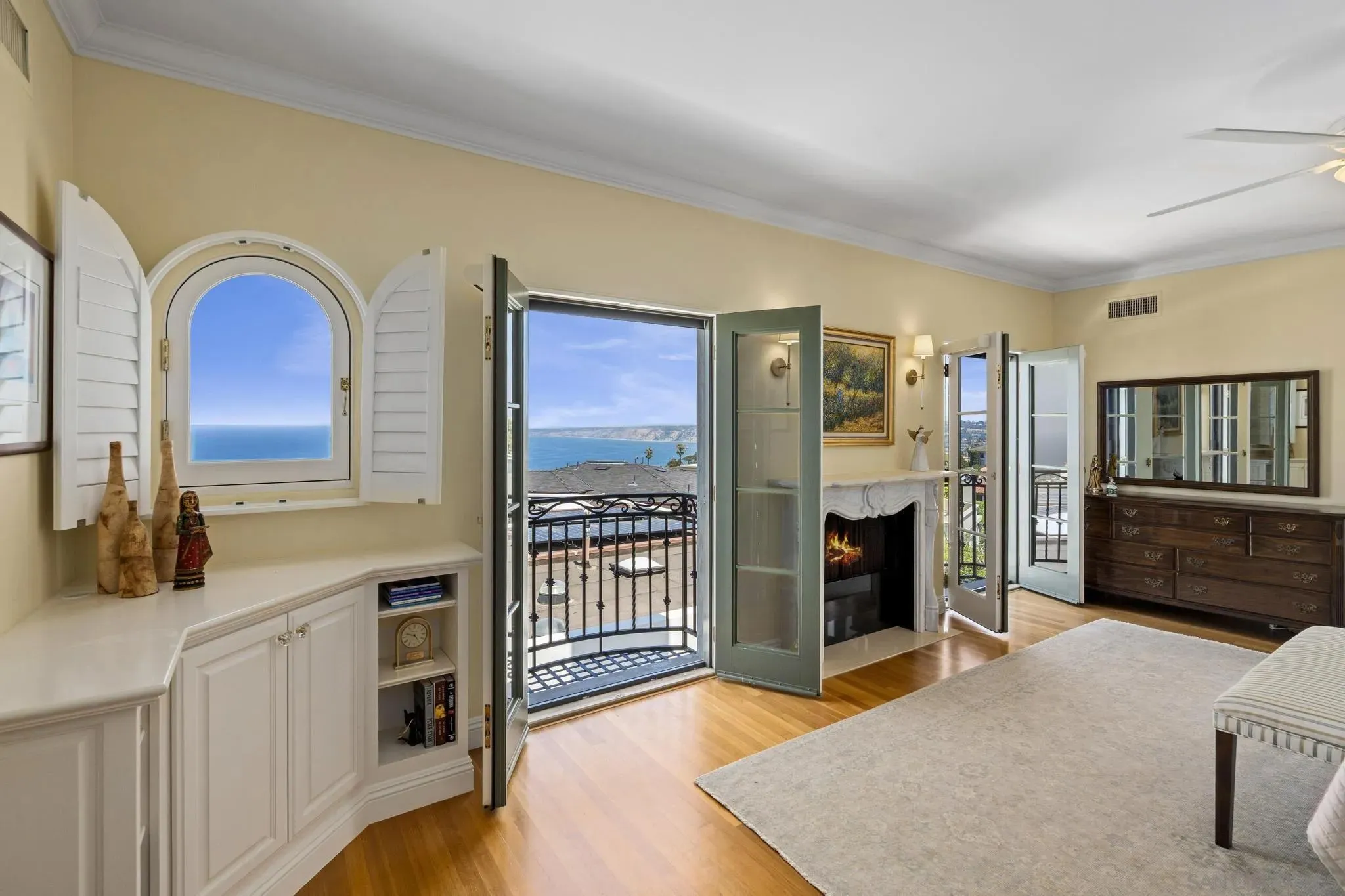 La Jolla, California 92037, United States, 4 Bedrooms Bedrooms, ,6 BathroomsBathrooms,Residential,Active,211759