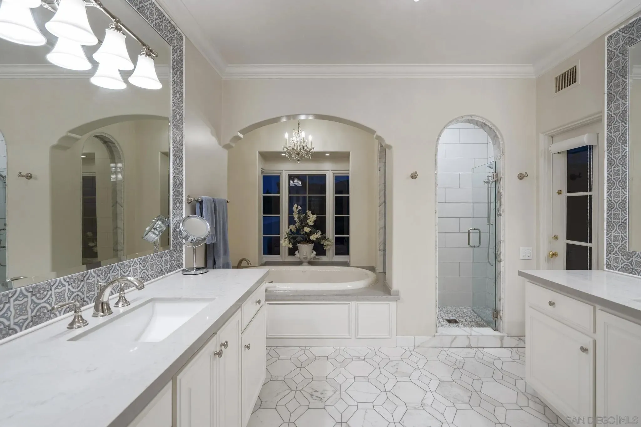 La Jolla, California 92037, United States, 4 Bedrooms Bedrooms, ,6 BathroomsBathrooms,Residential,Active,211759