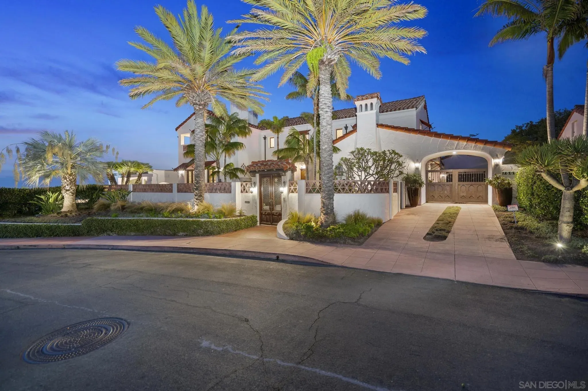 La Jolla, California 92037, United States, 4 Bedrooms Bedrooms, ,6 BathroomsBathrooms,Residential,Active,211759