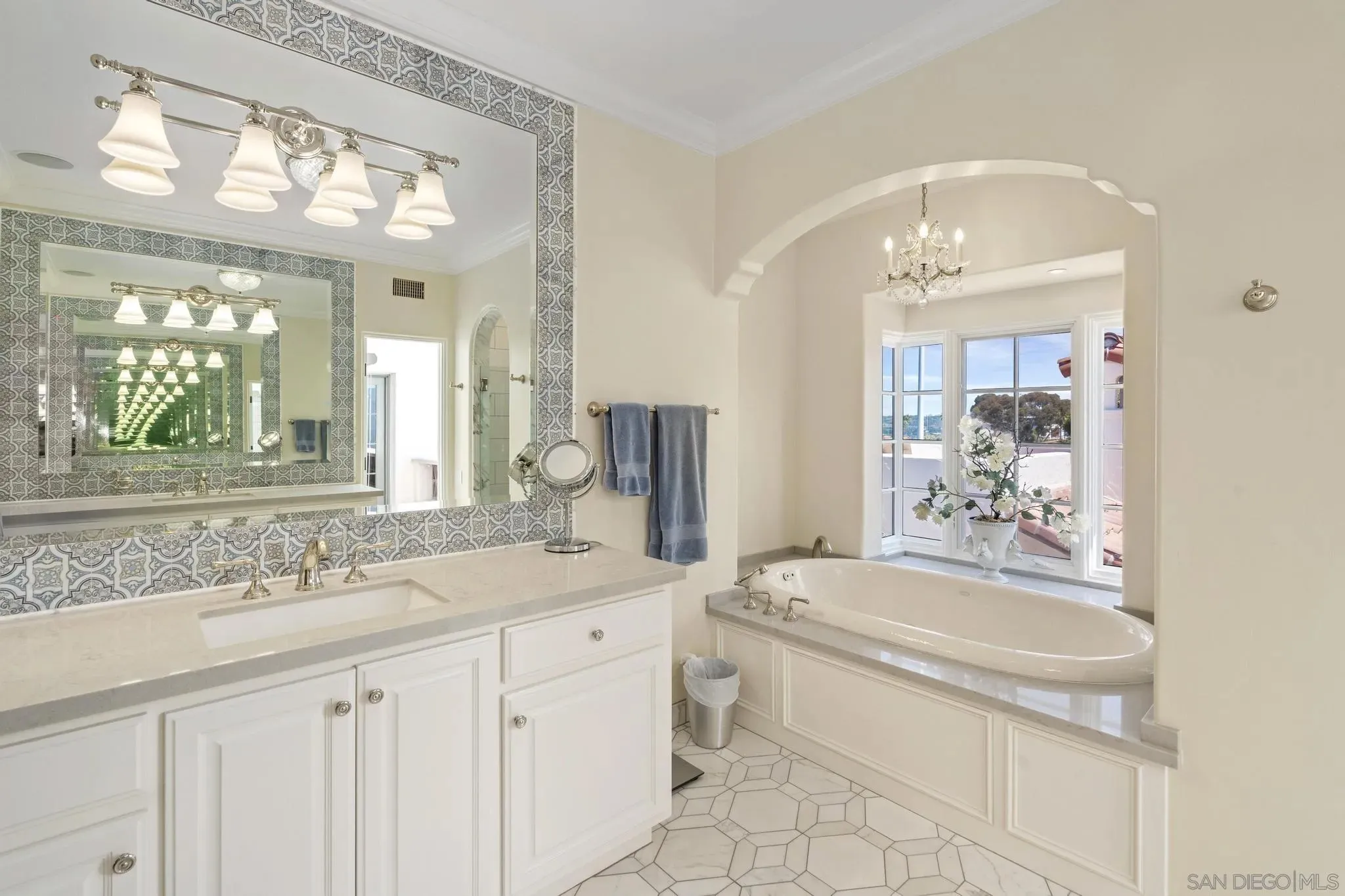 La Jolla, California 92037, United States, 4 Bedrooms Bedrooms, ,6 BathroomsBathrooms,Residential,Active,211759