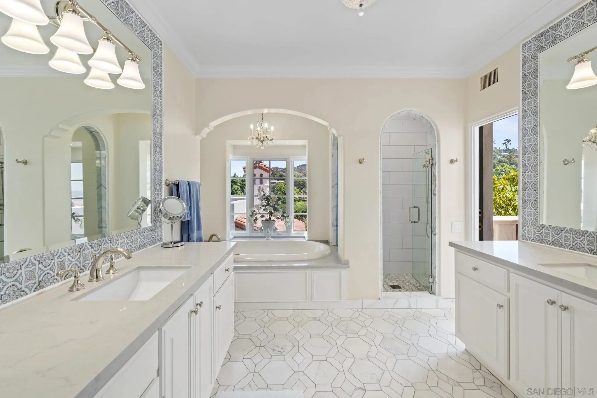 La Jolla, California 92037, United States, 4 Bedrooms Bedrooms, ,6 BathroomsBathrooms,Residential,Active,211759