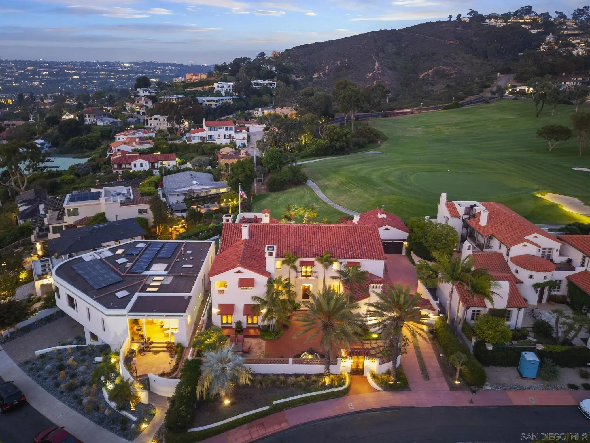 La Jolla, California 92037, United States, 4 Bedrooms Bedrooms, ,6 BathroomsBathrooms,Residential,Active,211759