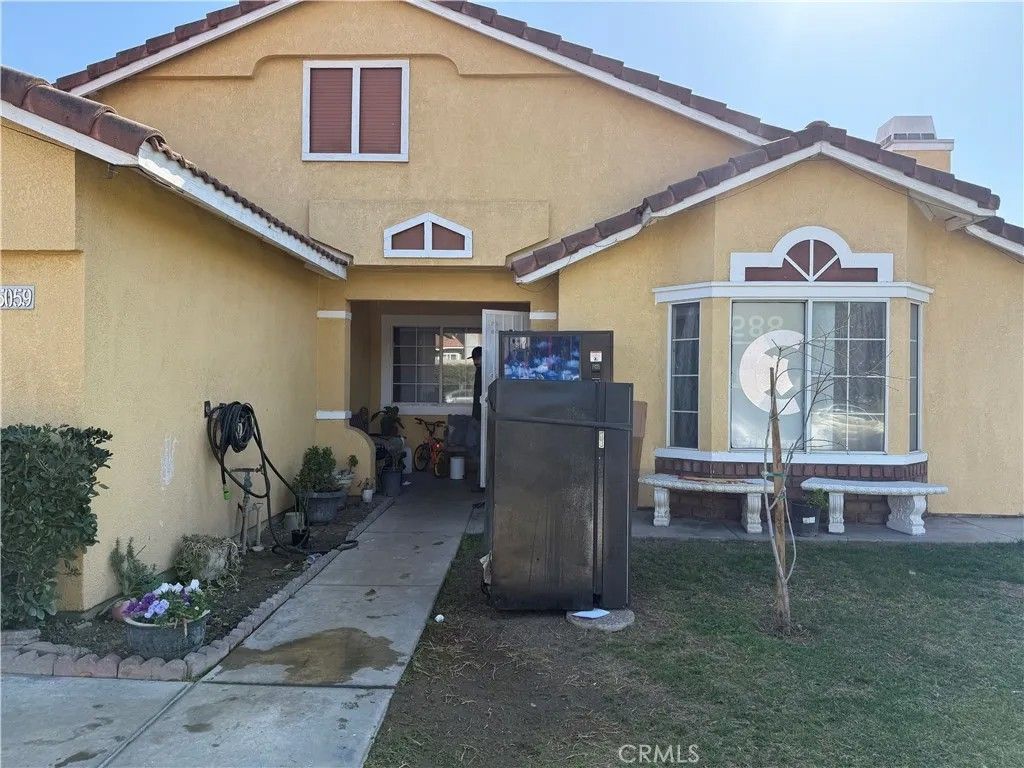 Photo of 15059 Valencia Avenue, Fontana, CA 92335 (MLS # CV26028553)