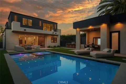 Photo of 4219 Costello Avenue, Sherman Oaks, CA 91423 (MLS # SR25281818)