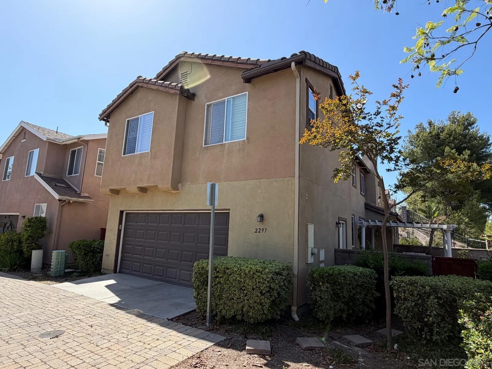 2297 Treetop Ln