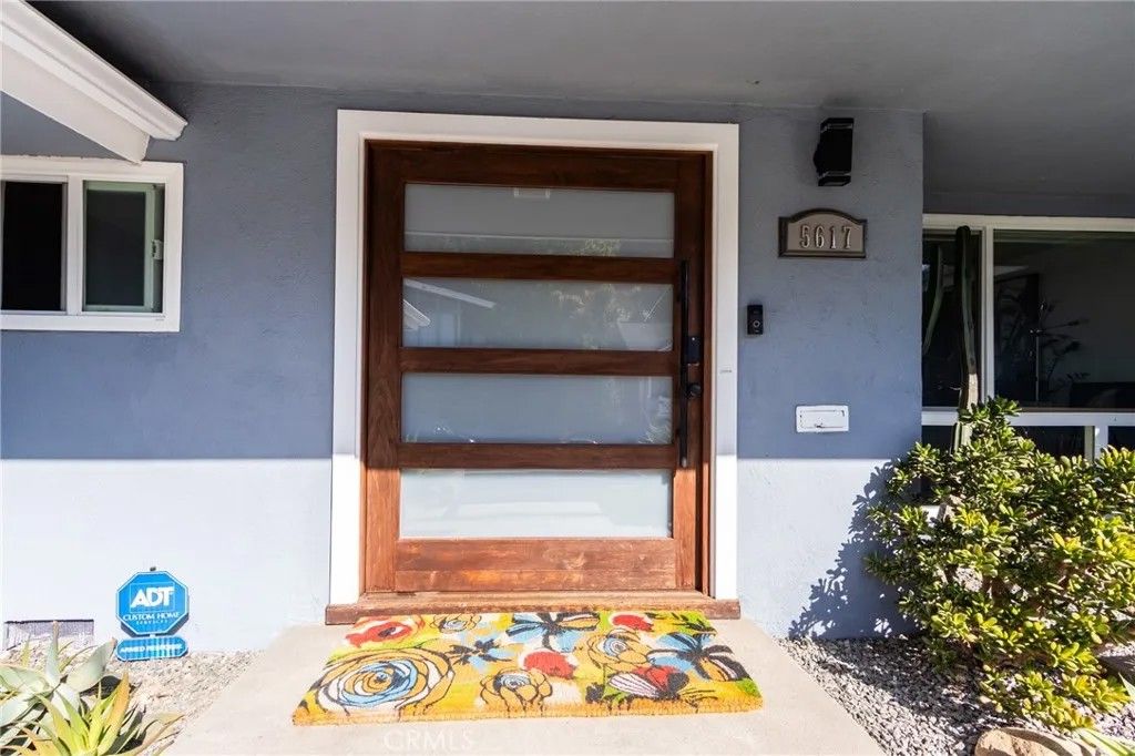 Photo of 5617 Glenford, Los Angeles, CA 90008 (MLS # SB25265959)