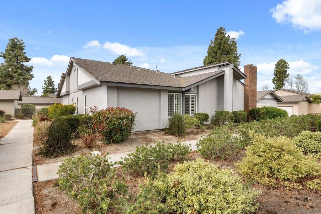 Photo of 670 Kumquat Way, Oceanside, CA 92058 (MLS # 260006171)