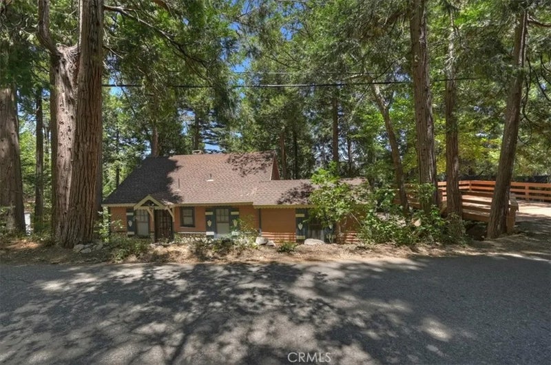 563 E Victoria Court
