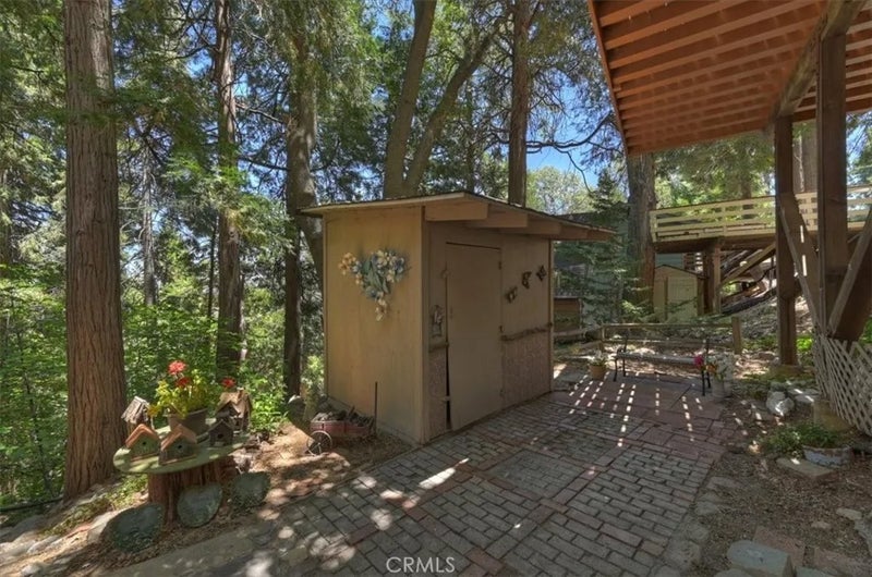 563 E Victoria Court