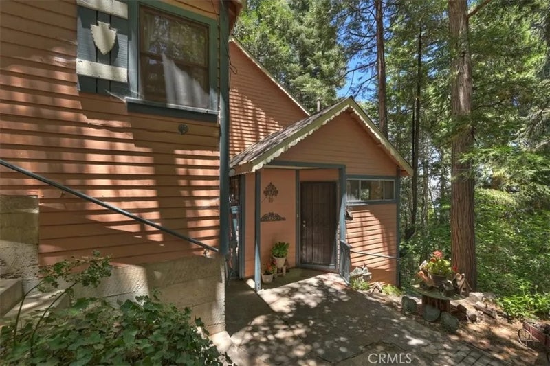 563 E Victoria Court