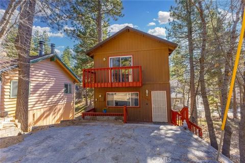 Photo of 33061 Bluebird Ln, Running Springs, CA 92382 (MLS # PW26024837)