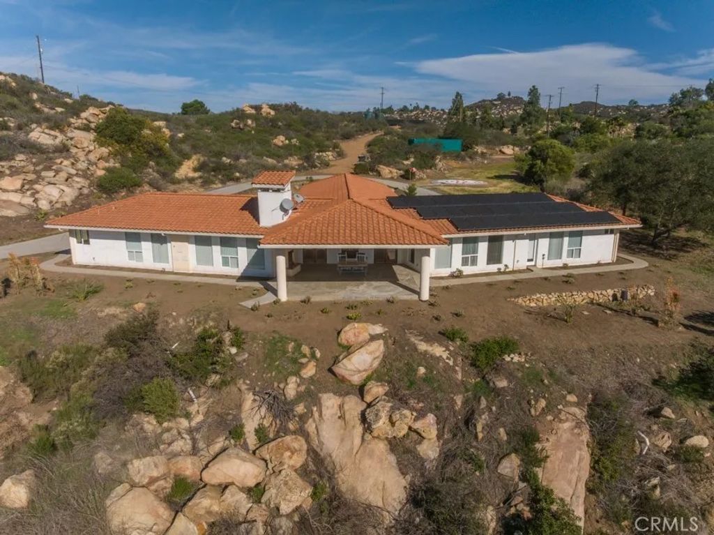 Photo of 1991 Via Ladera, Fallbrook, CA 92028 (MLS # SW26095696)
