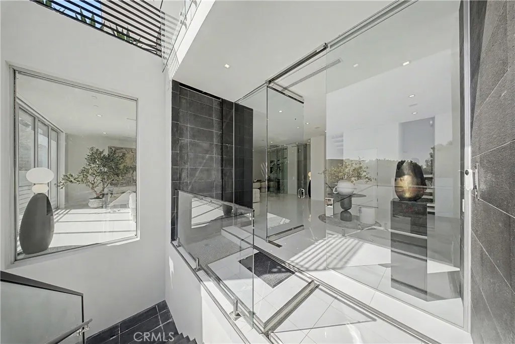 9459 Beverly Crest