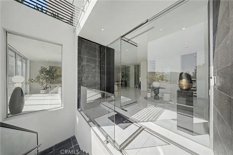 9459 Beverly Crest