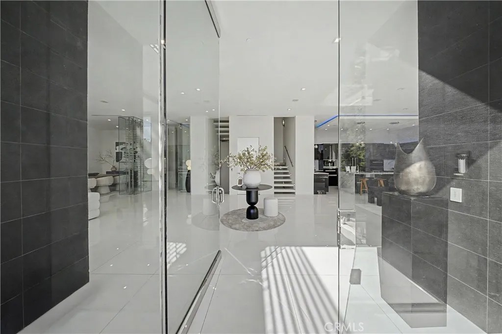 9459 Beverly Crest