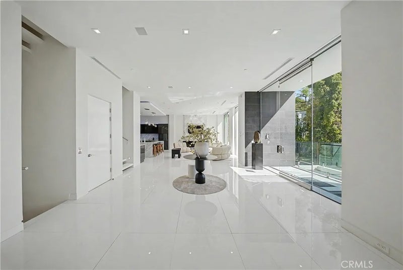 9459 Beverly Crest
