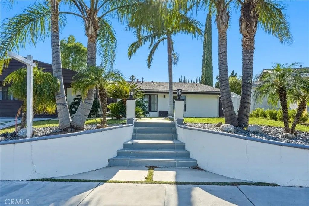 Photo of 12835 Titian Avenue, Granada Hills, CA 91344 (MLS # SR26082636)